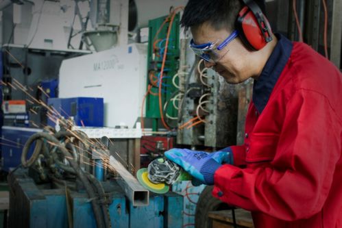 劳保用品使用误区 80%的工人都没用对保护自己的生活